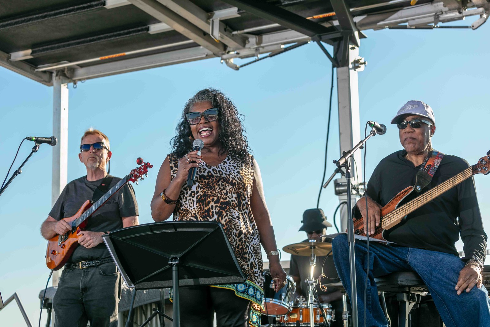 Vaneisa singing with the band