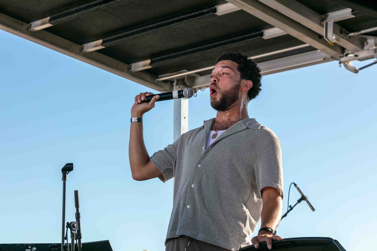 A close view of Ronnie Sterling singing